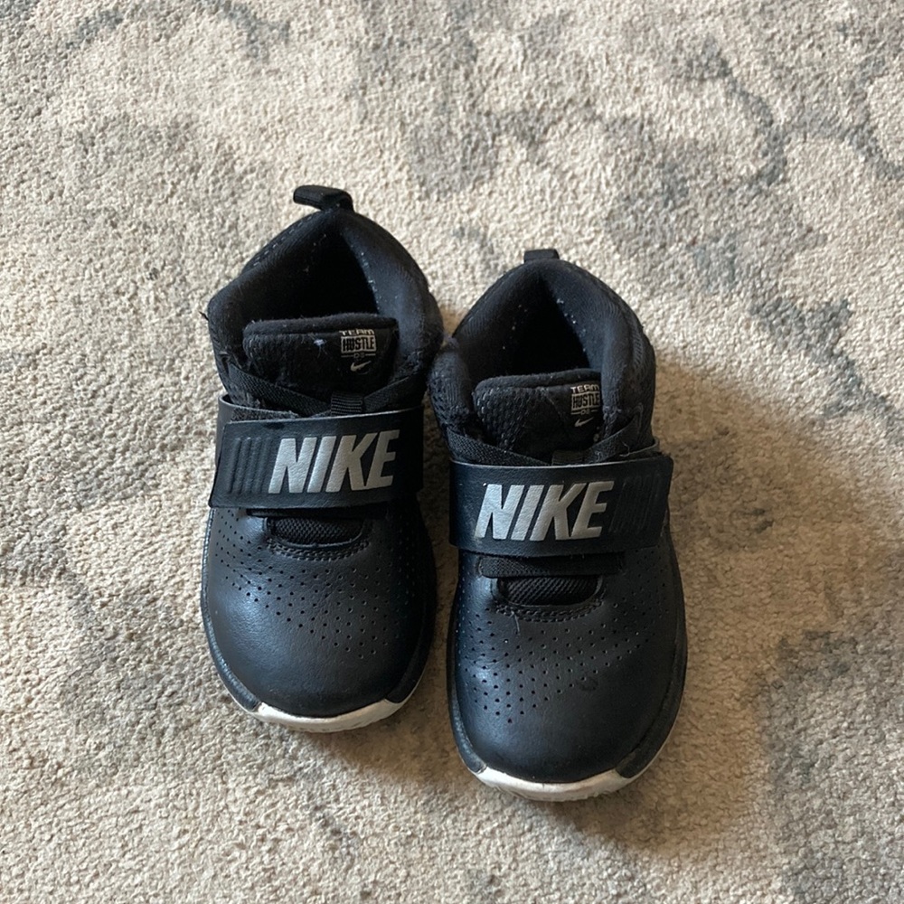 Nike black runners
